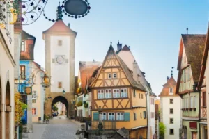 Blick auf Stadttor in Rothenburg ob der Tauber